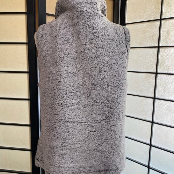 Natural Reflections Fleece Vest - Picture 4 of 4